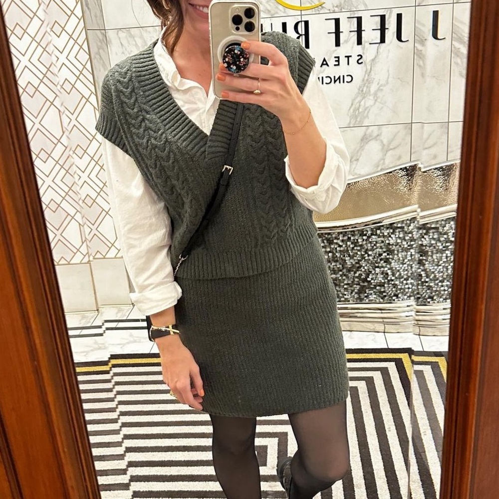 Universal Threads Sweater Set Size Medium - image 3